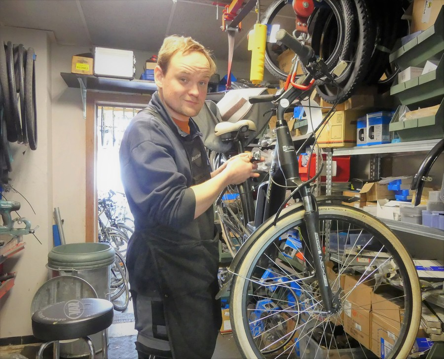 Filip in zijn atelier
